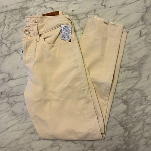 NEW! Levi’s Wedgie Straight Jeans